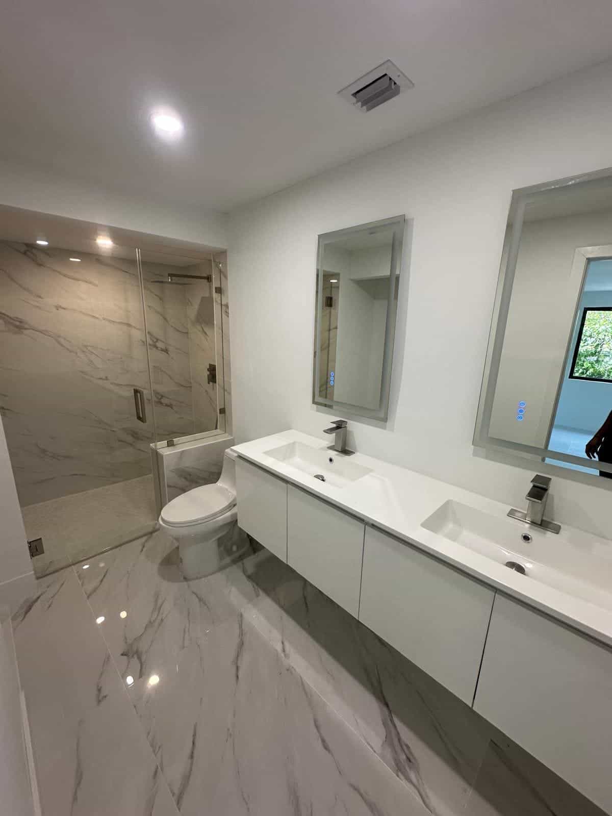 Before and after of a Bathroom remodeling by a plumber in Palmetto Bay