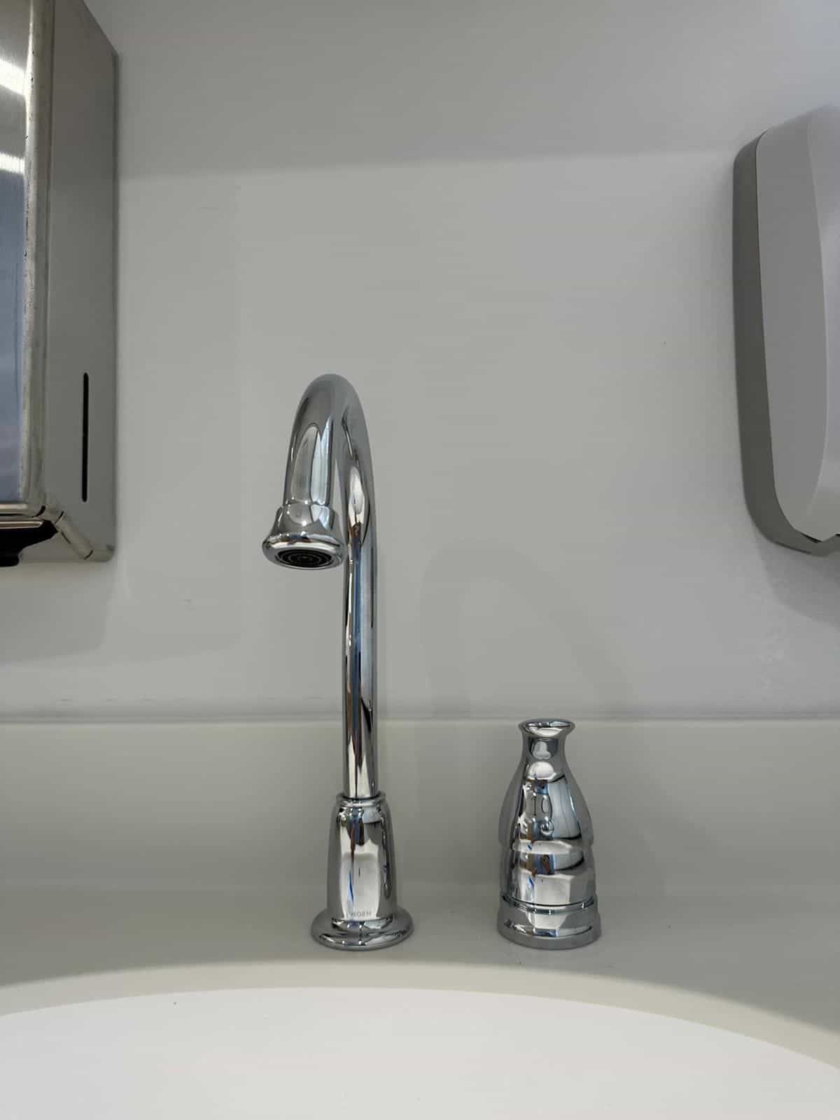 Before and after of a Faucet installation by a plumber in Palmetto Bay